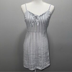 Hollister Striped Dress XS Nautical Blue White Smocked Knot Front Babydoll‎ Bow